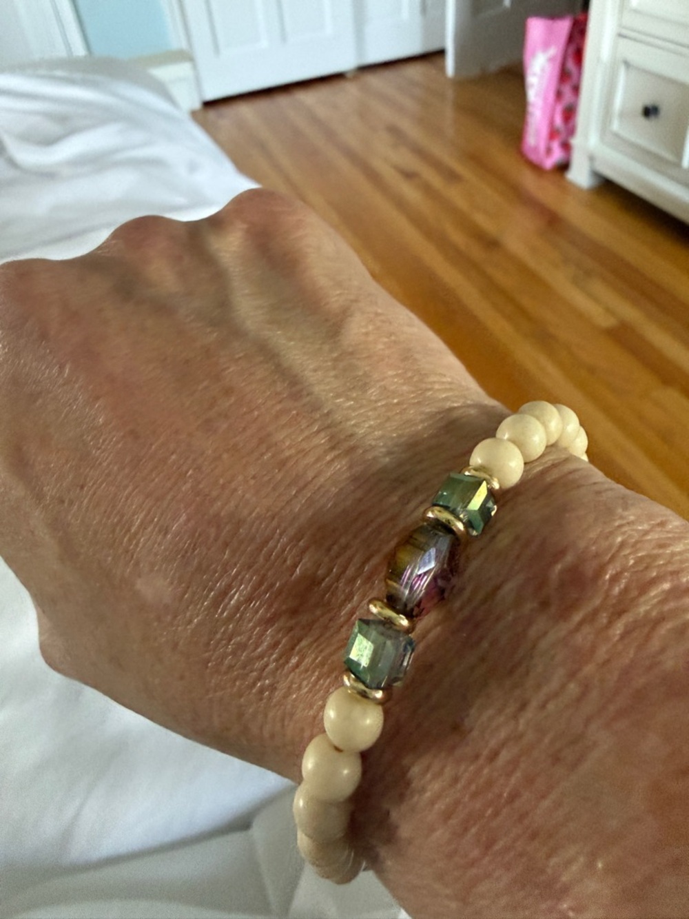 Elegant Cream Beaded Bracelet with Iridescent Accent Beads